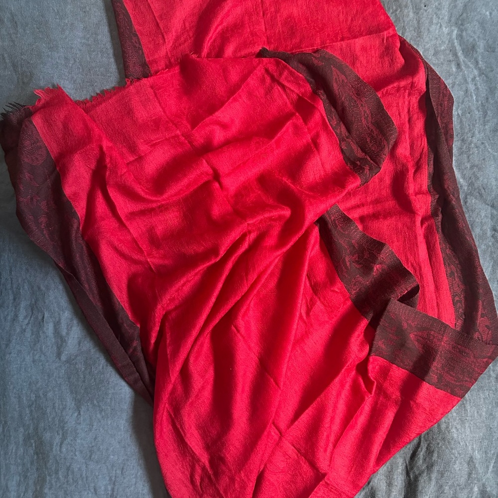 Elegant Red and Black Lightweight Scarf